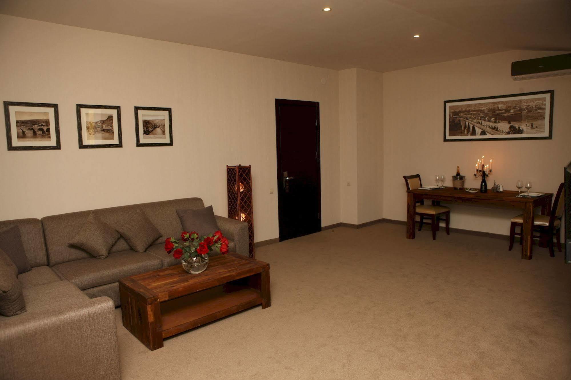 Hotel Orion Old Town Tbilisi Ngoại thất bức ảnh